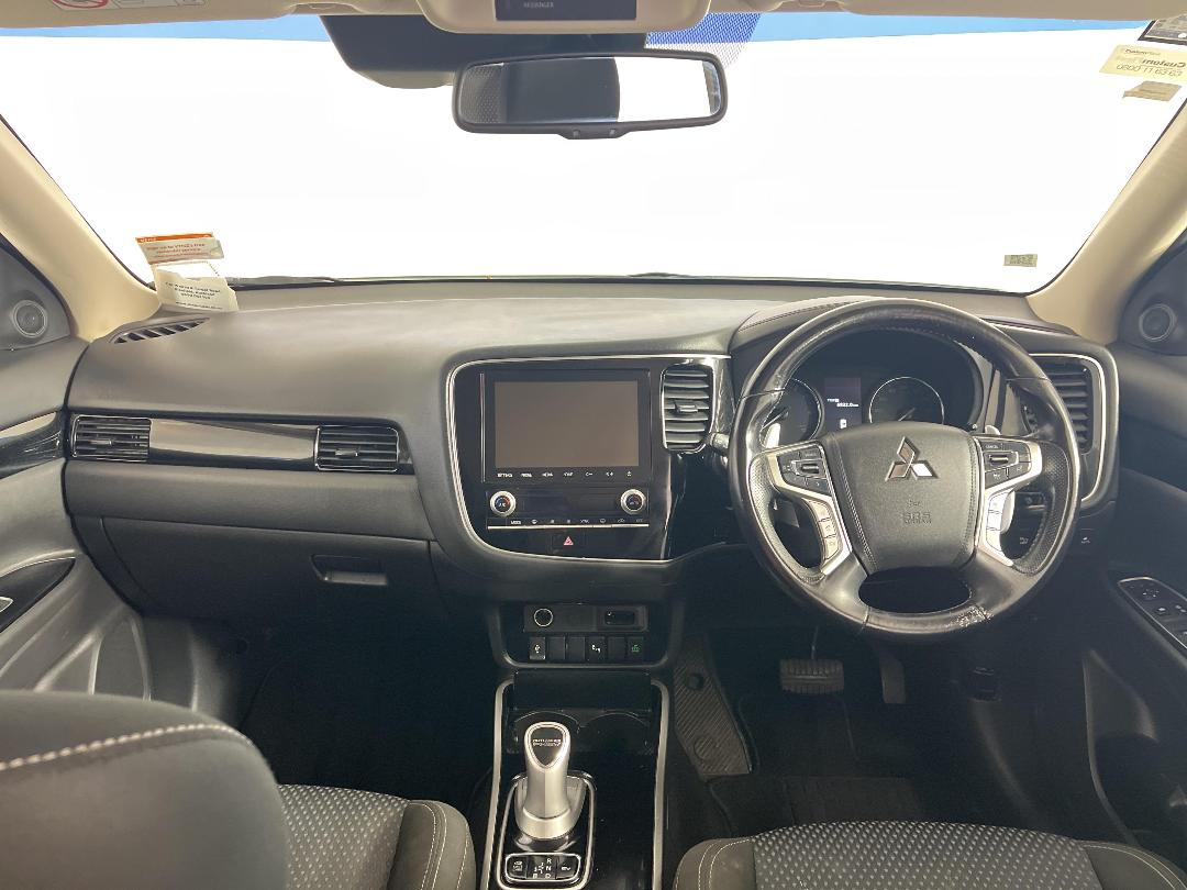 Photo '17' of Mitsubishi Outlander