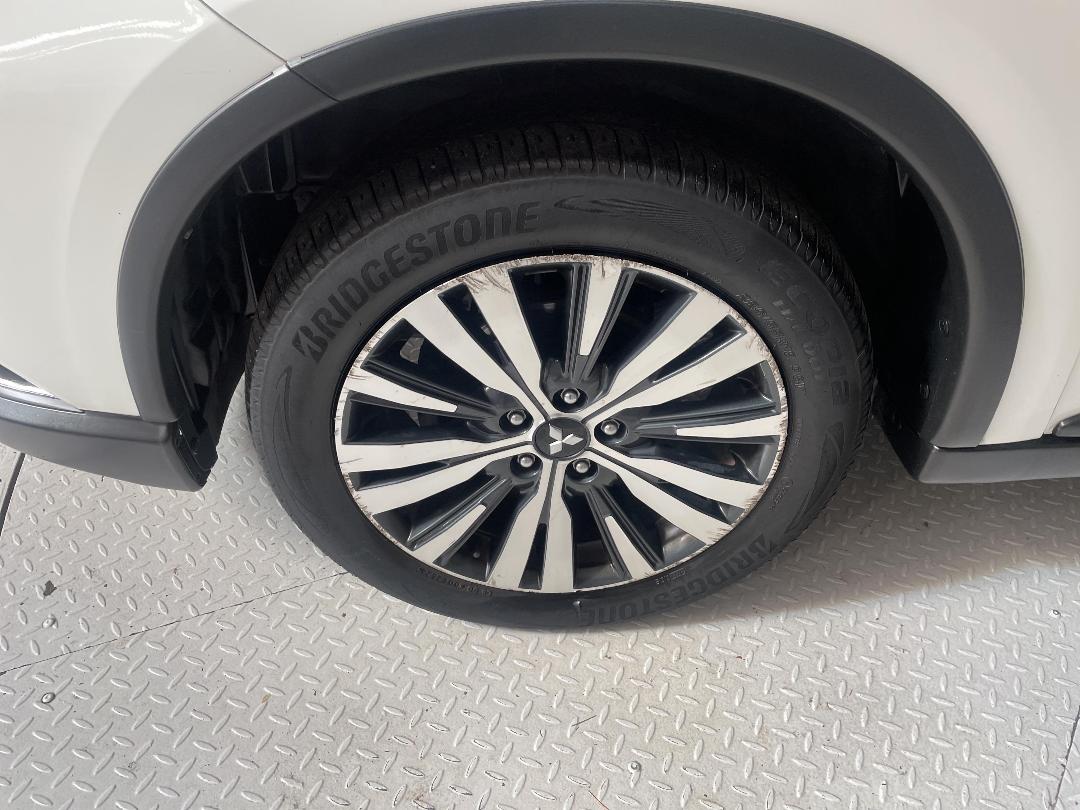 Photo '10' of Mitsubishi Outlander