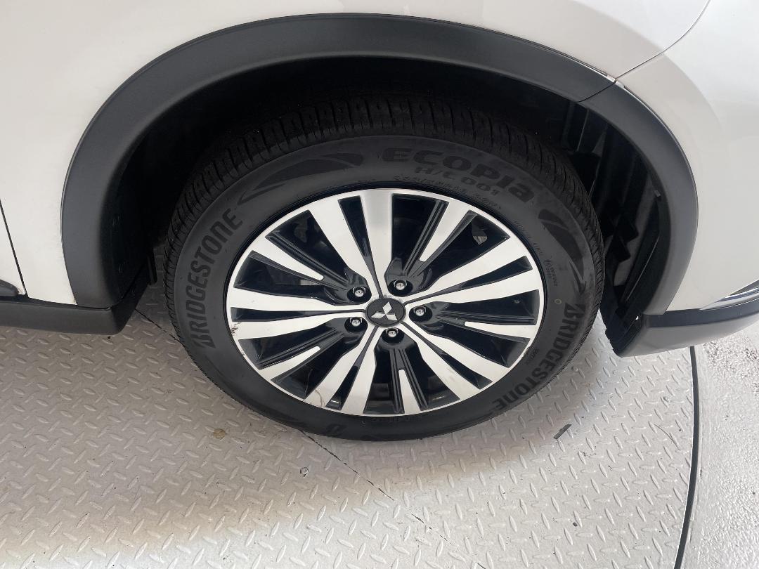 Photo '9' of Mitsubishi Outlander