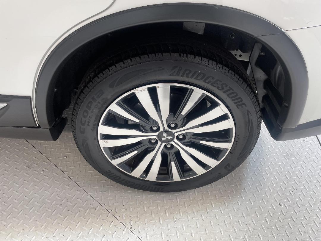 Photo '11' of Mitsubishi Outlander