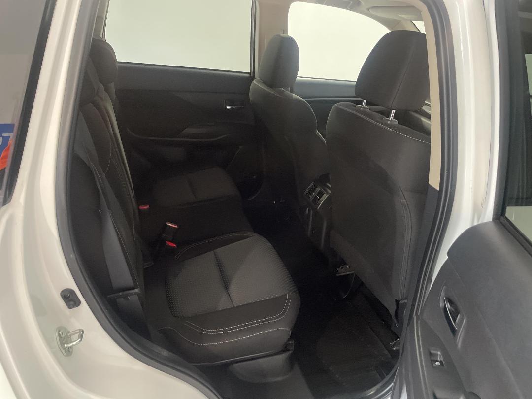 Photo '20' of Mitsubishi Outlander