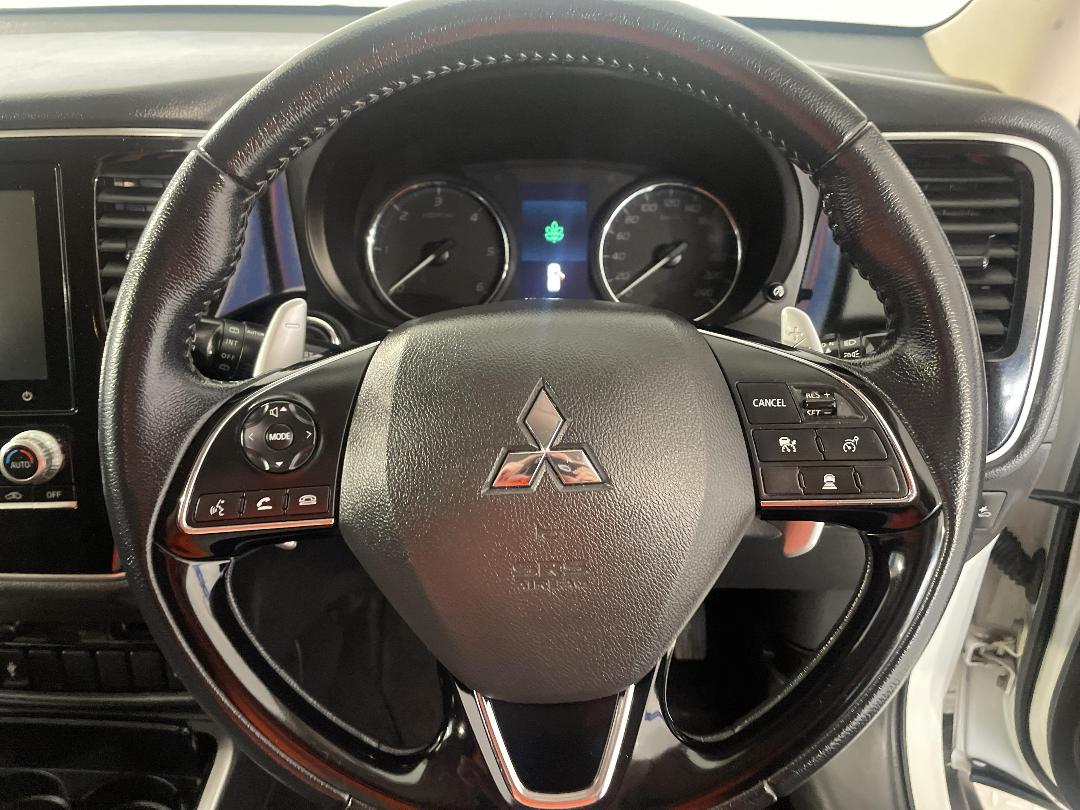 Photo '28' of Mitsubishi Outlander