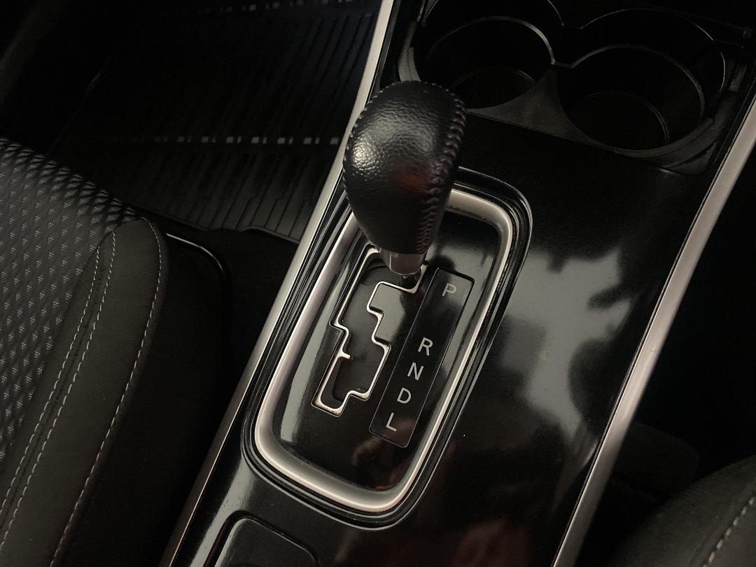 Photo '32' of Mitsubishi Outlander