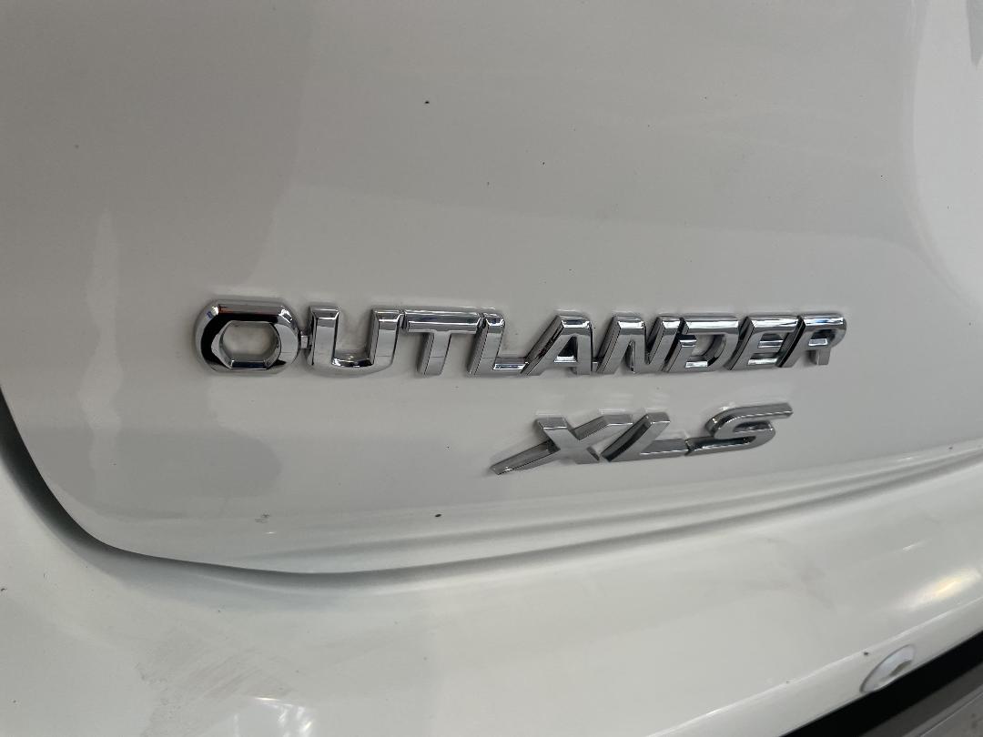 Photo '36' of Mitsubishi Outlander