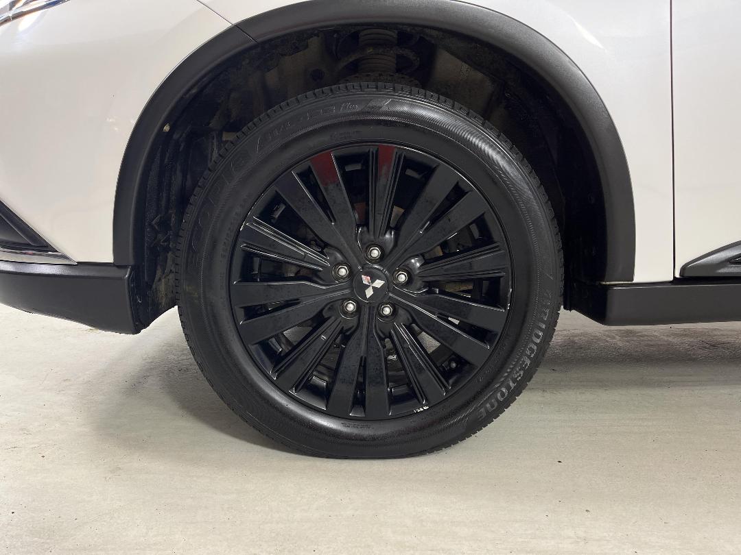 Photo '10' of Mitsubishi Outlander