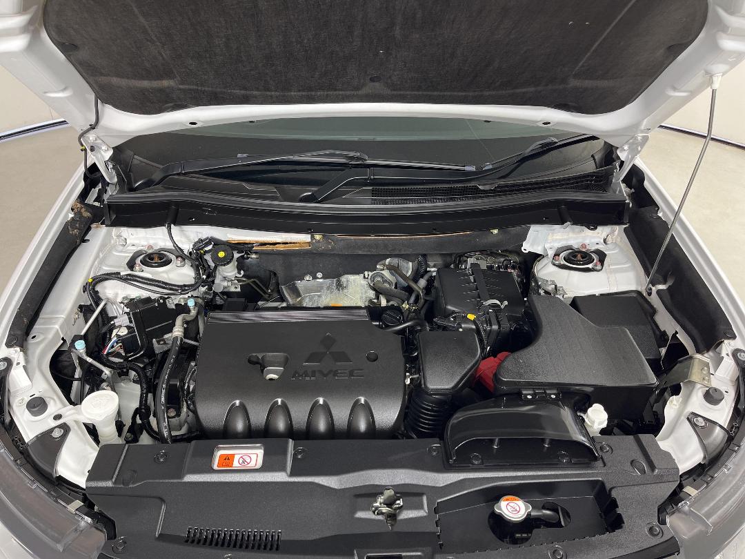 Photo '13' of Mitsubishi Outlander