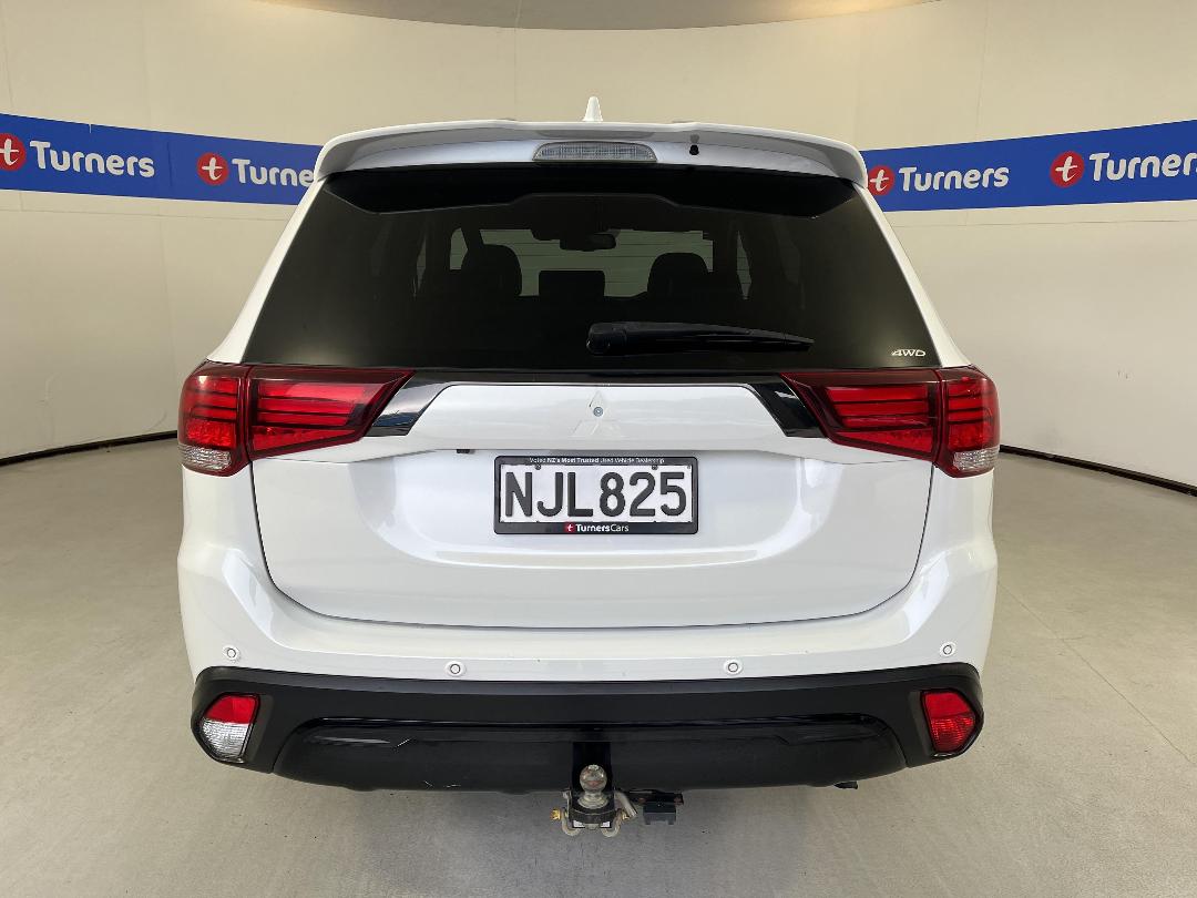 Photo '6' of Mitsubishi Outlander