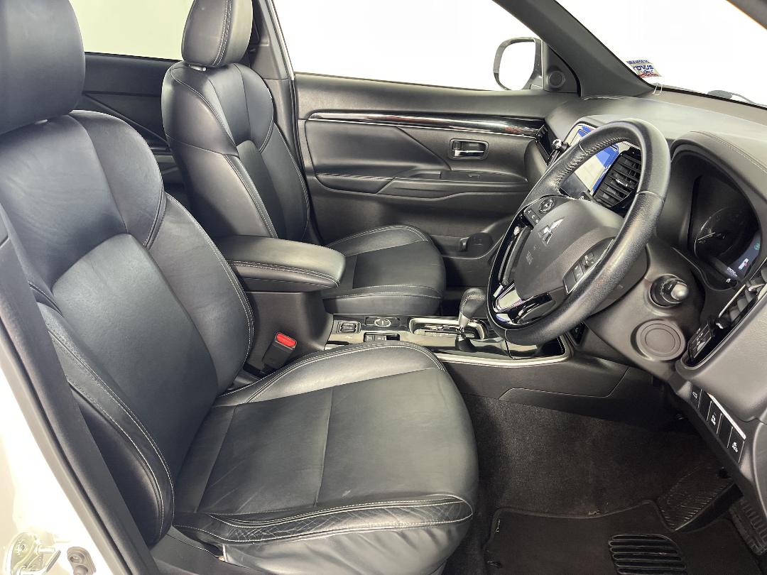 Photo '16' of Mitsubishi Outlander