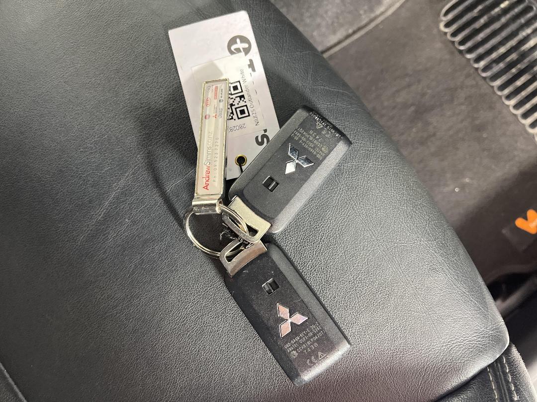 Photo '22' of Mitsubishi Outlander