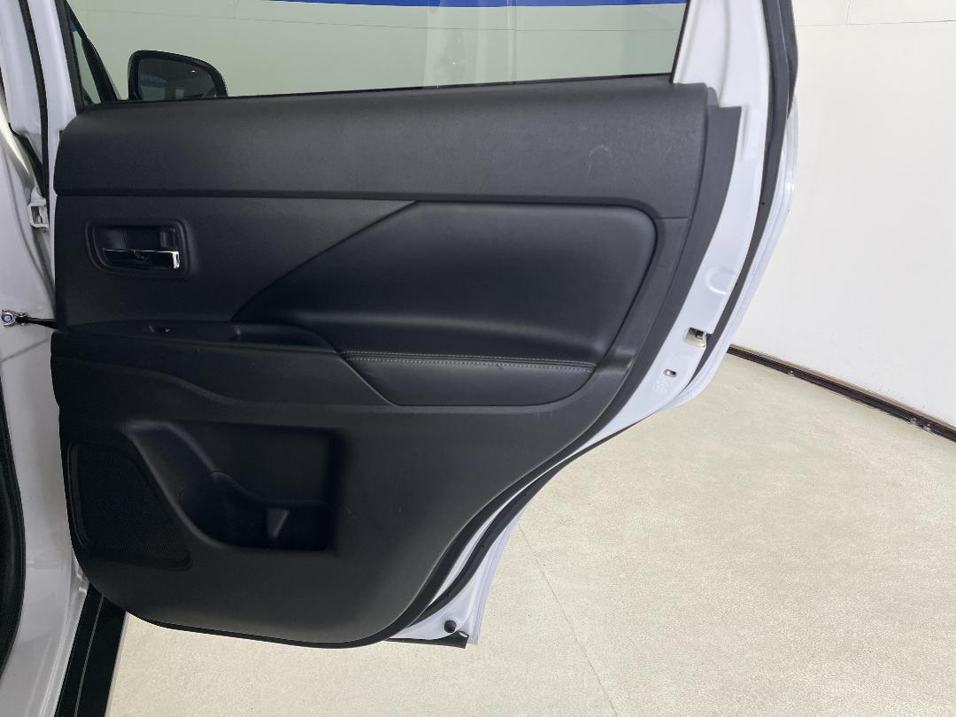 Photo '19' of Mitsubishi Outlander