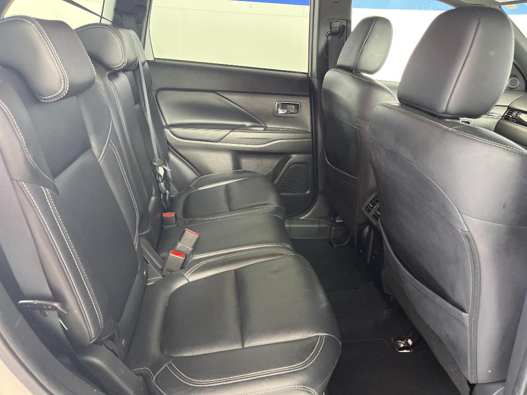 Photo '20' of Mitsubishi Outlander