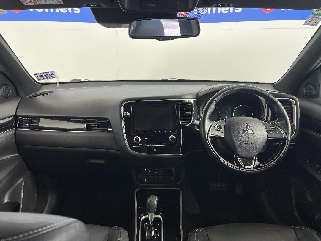 Photo '17' of Mitsubishi Outlander