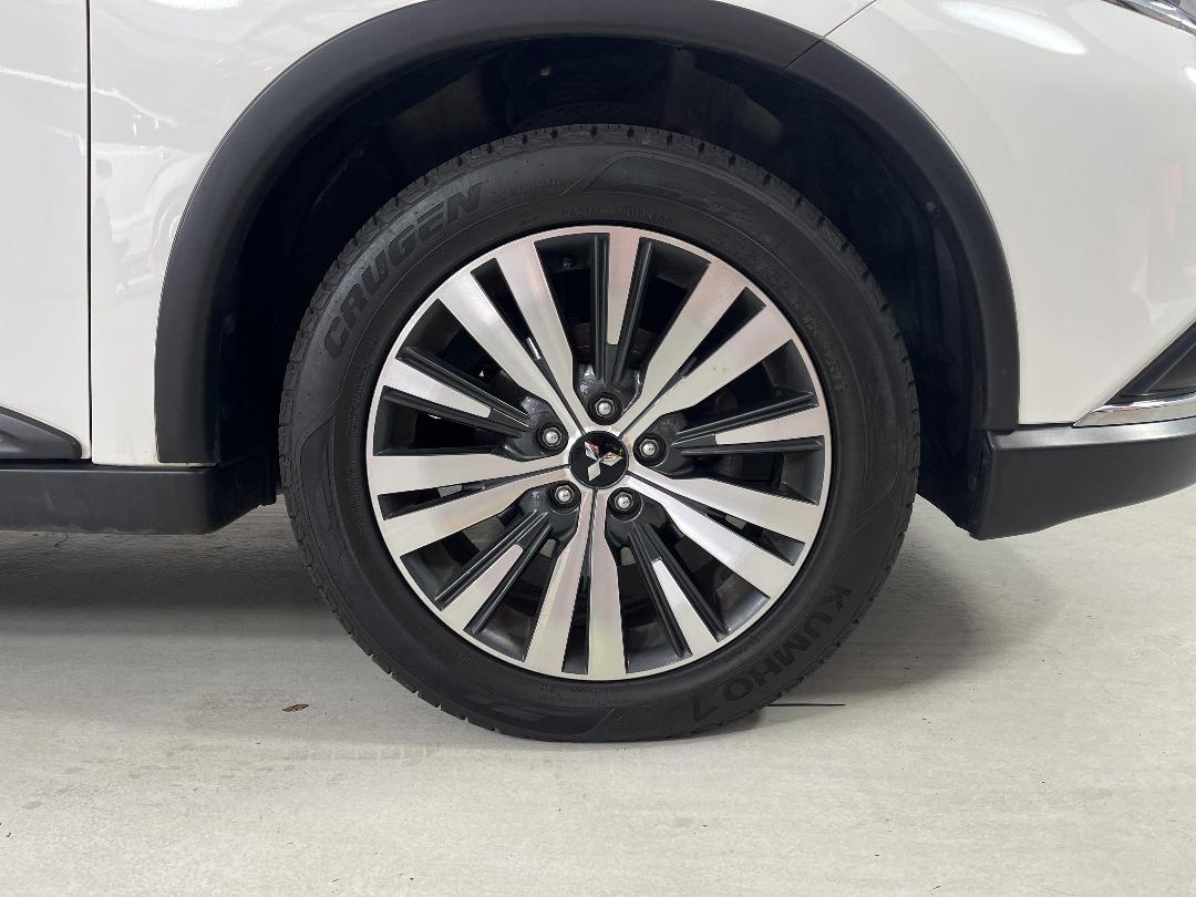 Photo '9' of Mitsubishi Outlander