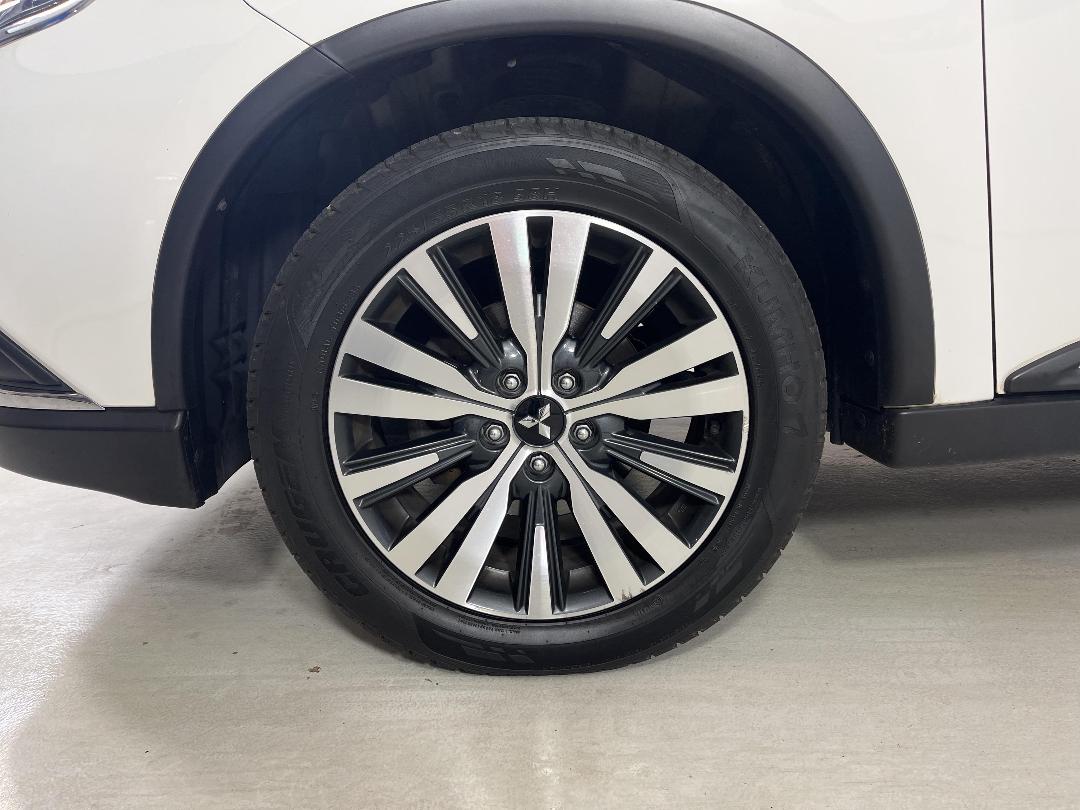 Photo '10' of Mitsubishi Outlander