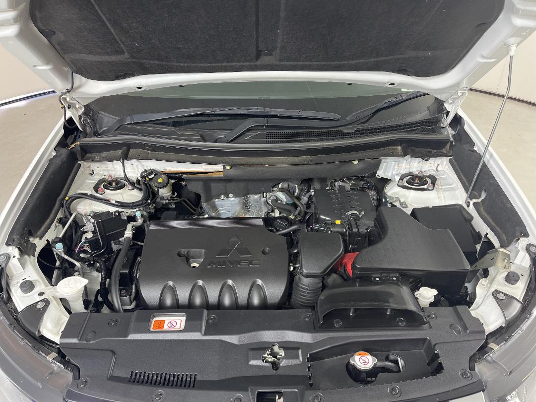 Photo '13' of Mitsubishi Outlander