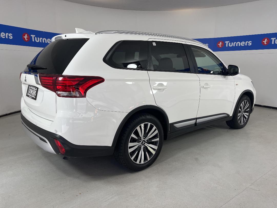 Photo '7' of Mitsubishi Outlander