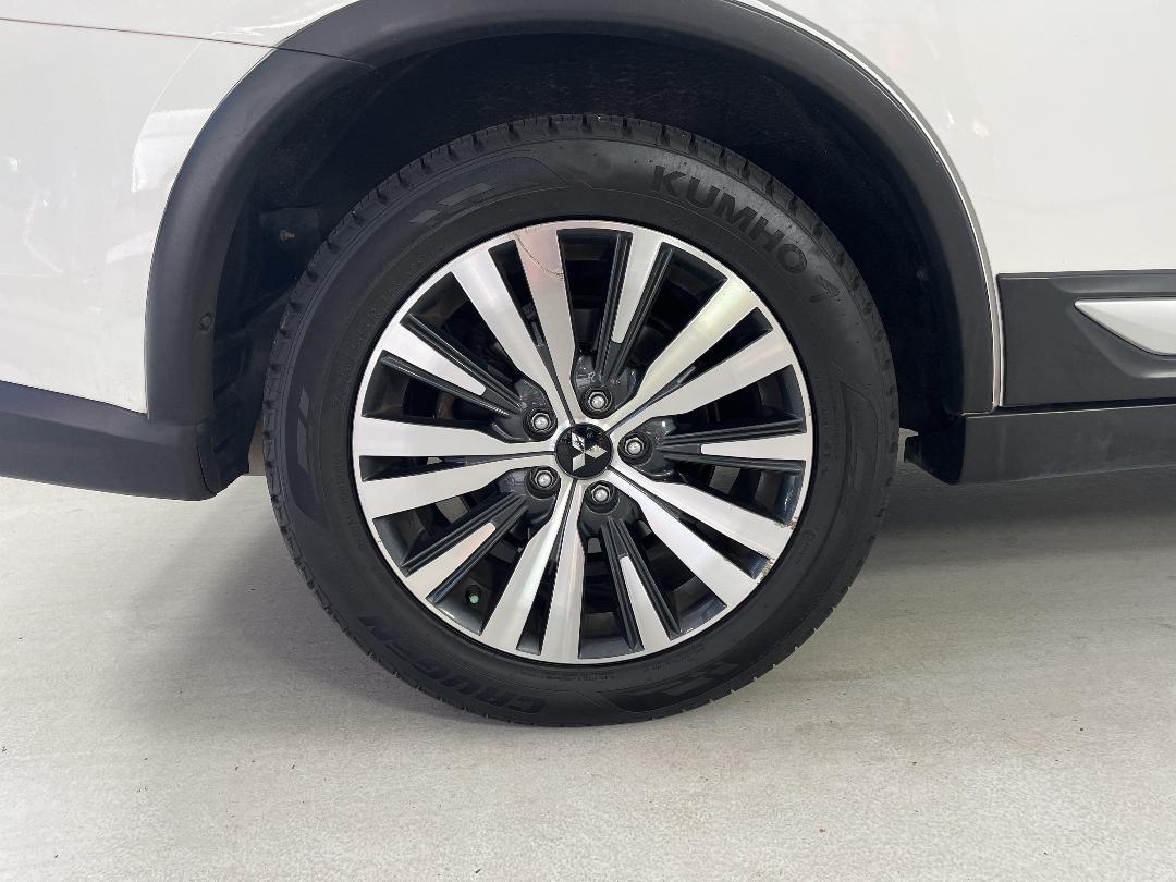 Photo '12' of Mitsubishi Outlander