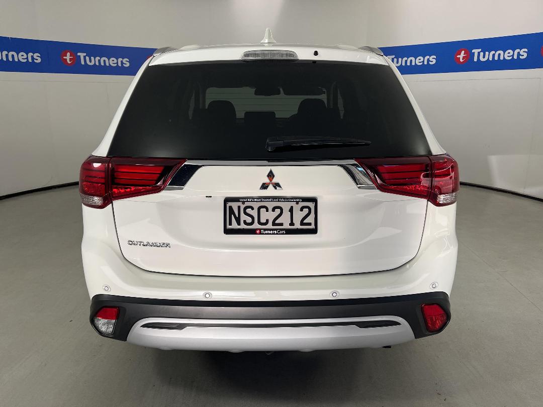 Photo '6' of Mitsubishi Outlander