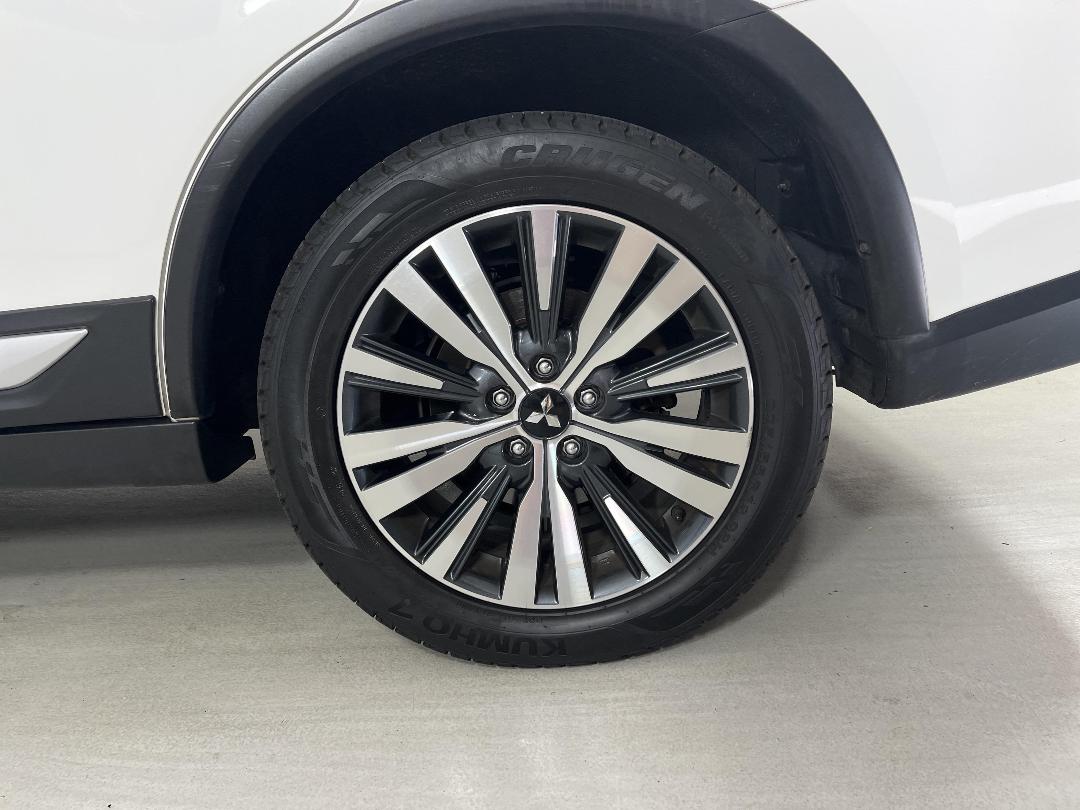 Photo '11' of Mitsubishi Outlander