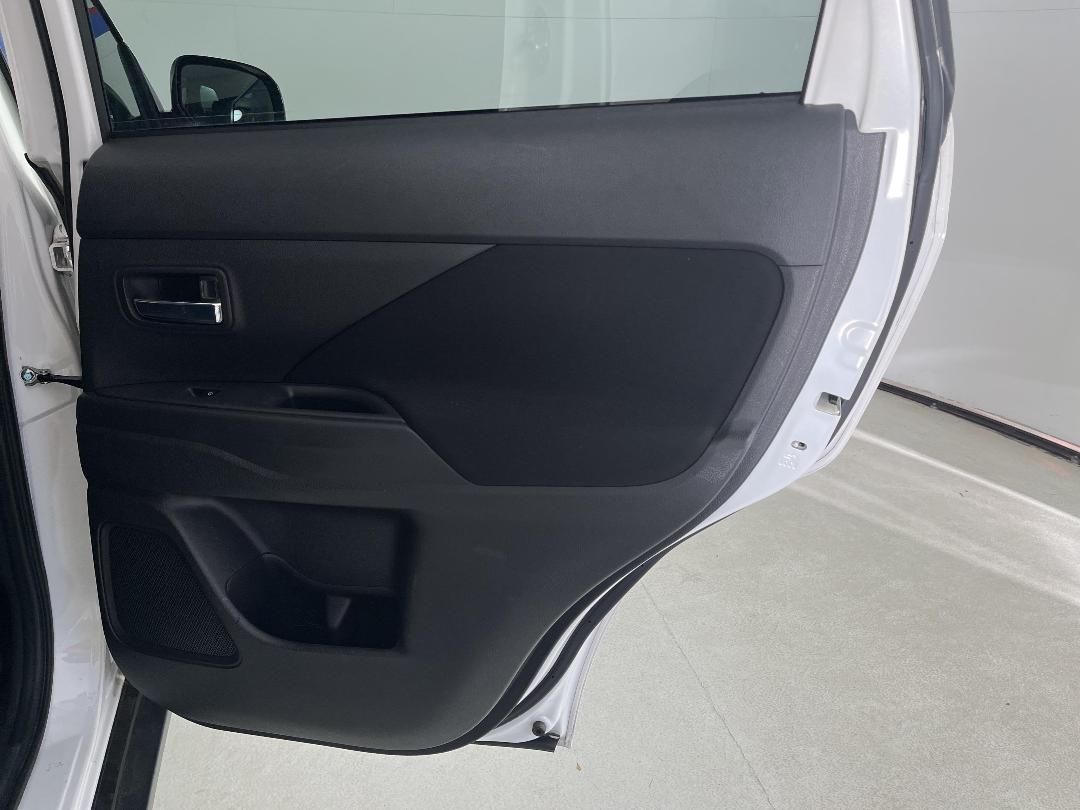 Photo '19' of Mitsubishi Outlander