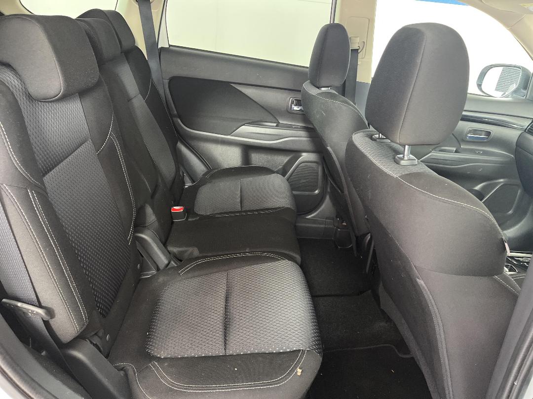 Photo '20' of Mitsubishi Outlander