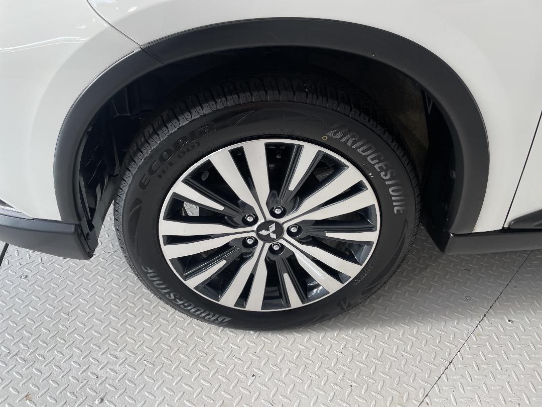 Photo '10' of Mitsubishi Outlander