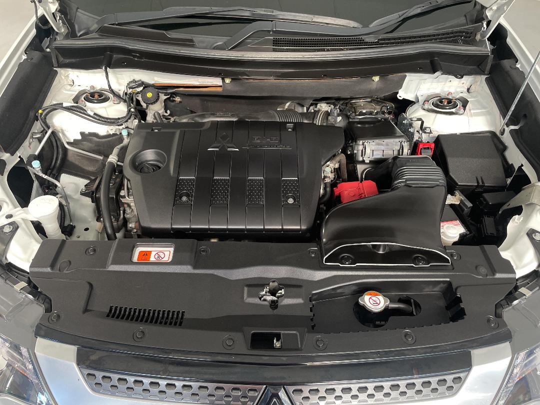 Photo '13' of Mitsubishi Outlander