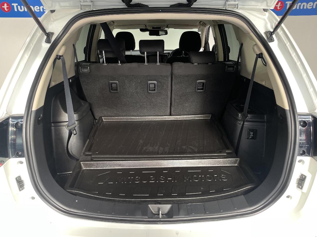 Photo '14' of Mitsubishi Outlander