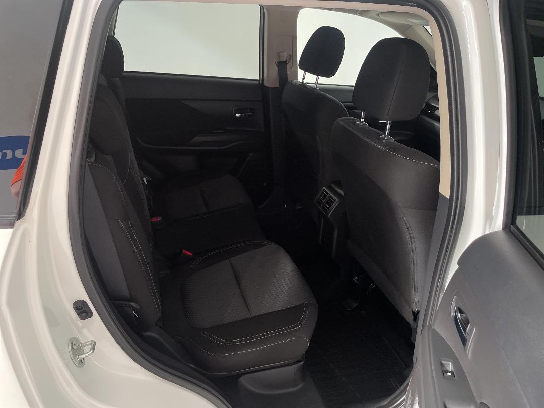 Photo '20' of Mitsubishi Outlander