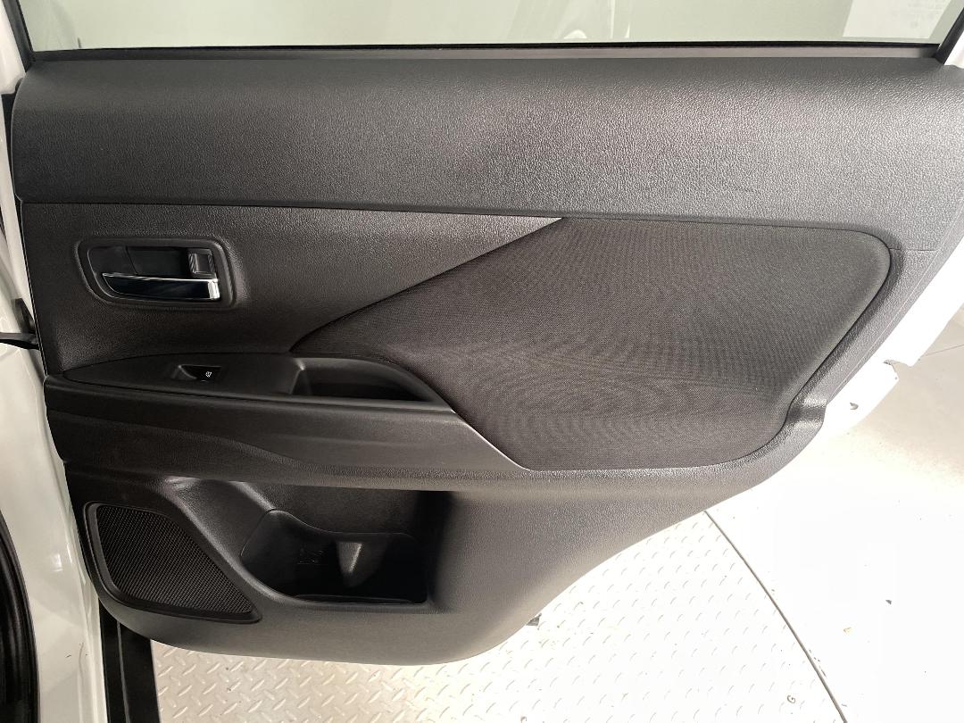 Photo '19' of Mitsubishi Outlander