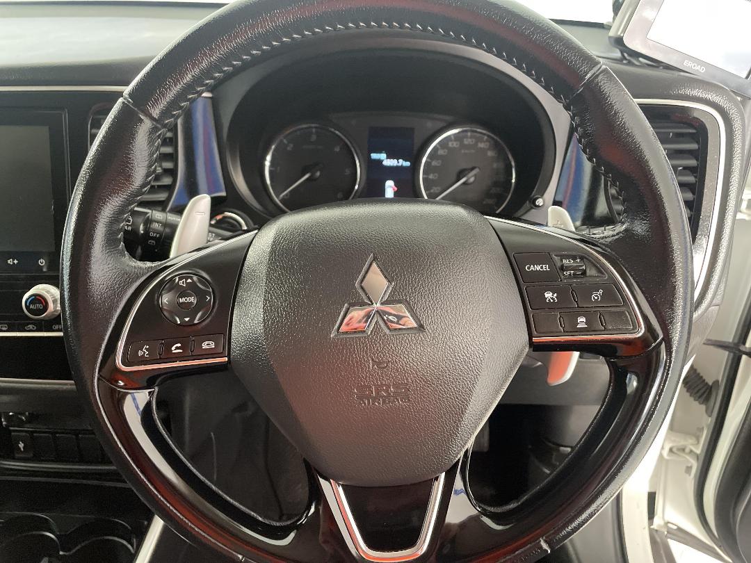 Photo '28' of Mitsubishi Outlander