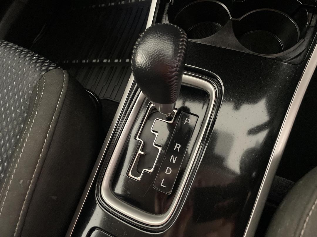 Photo '32' of Mitsubishi Outlander