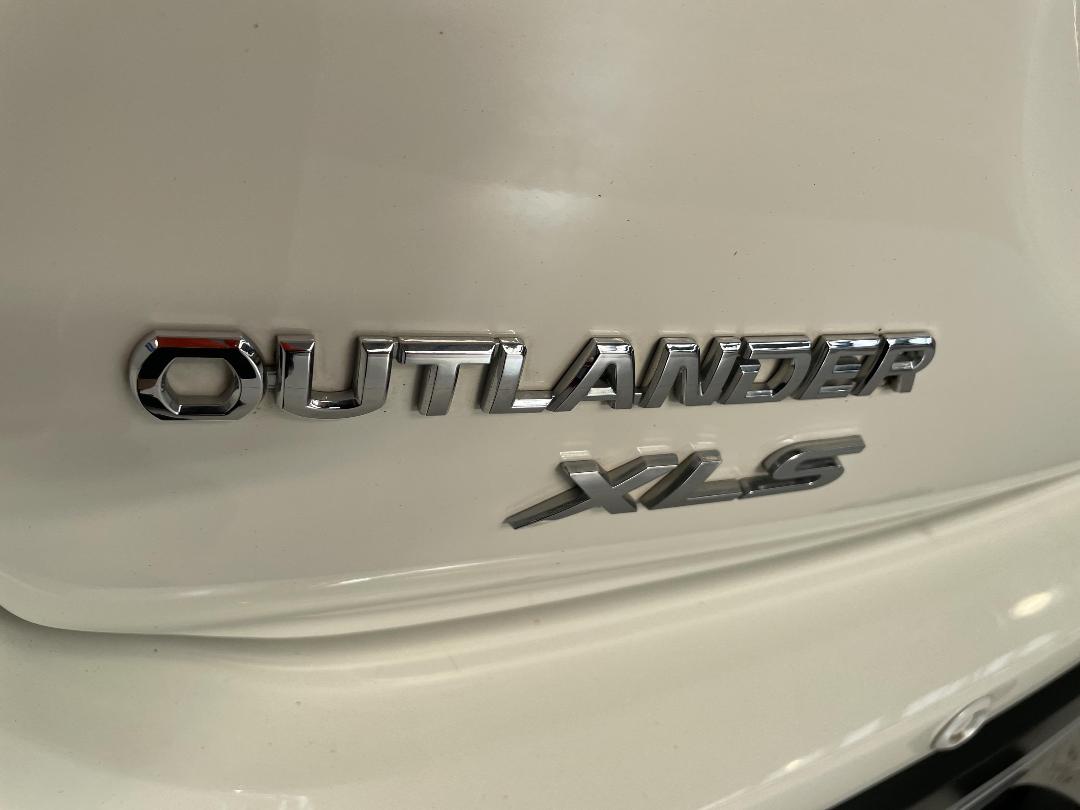 Photo '36' of Mitsubishi Outlander