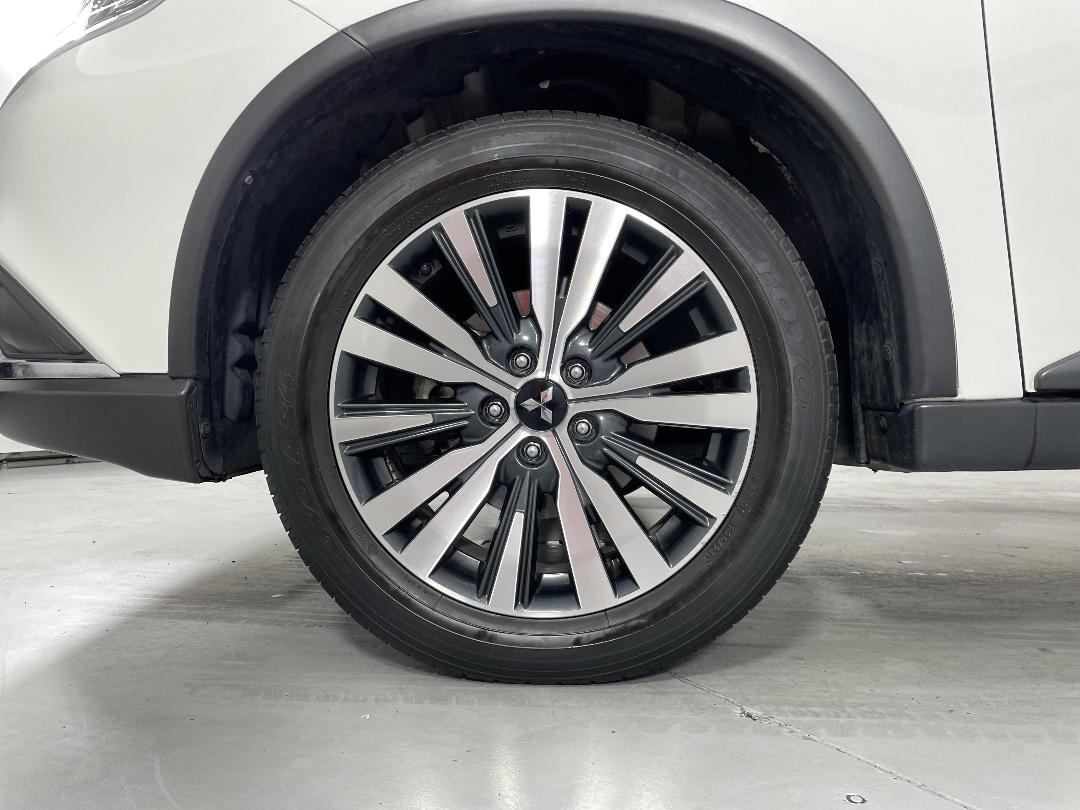 Photo '10' of Mitsubishi Outlander