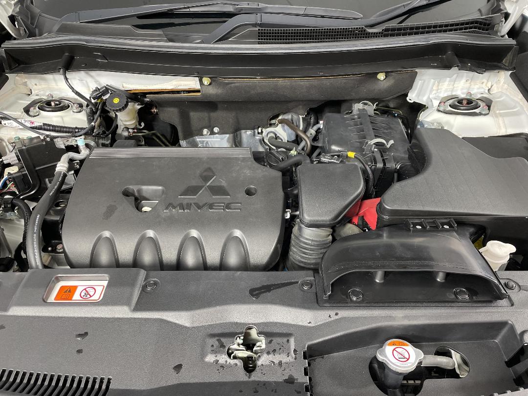 Photo '13' of Mitsubishi Outlander