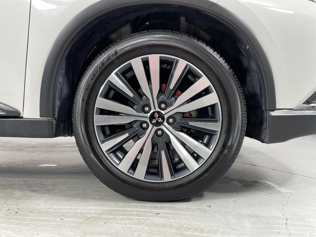 Photo '9' of Mitsubishi Outlander