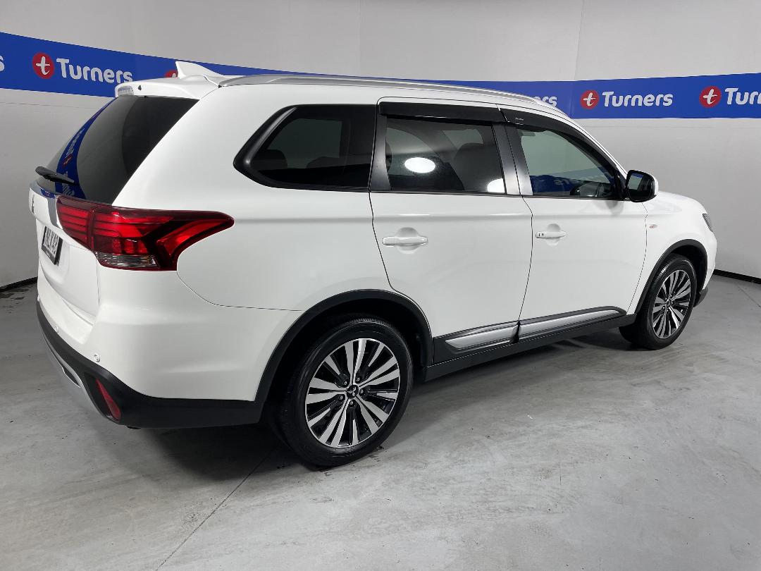 Photo '7' of Mitsubishi Outlander