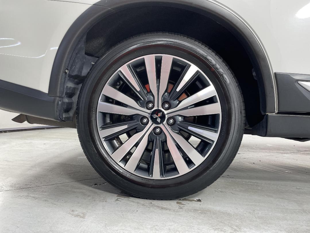 Photo '12' of Mitsubishi Outlander