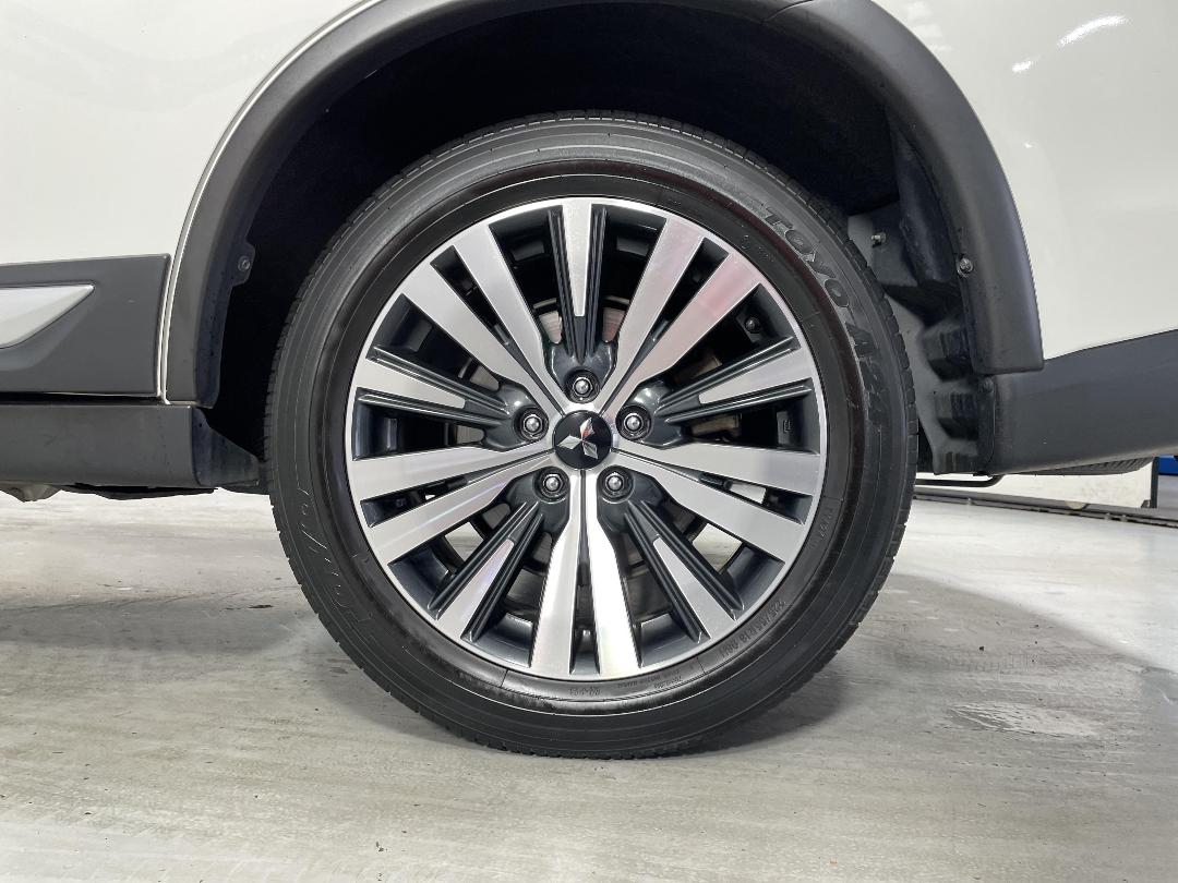 Photo '11' of Mitsubishi Outlander