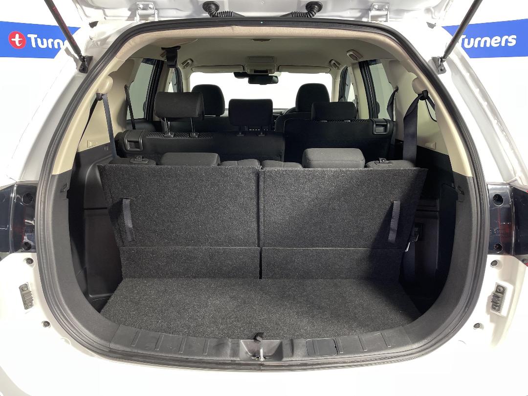 Photo '14' of Mitsubishi Outlander