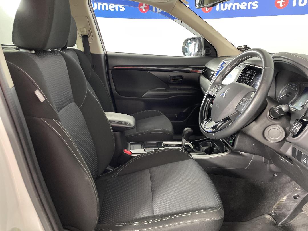 Photo '16' of Mitsubishi Outlander