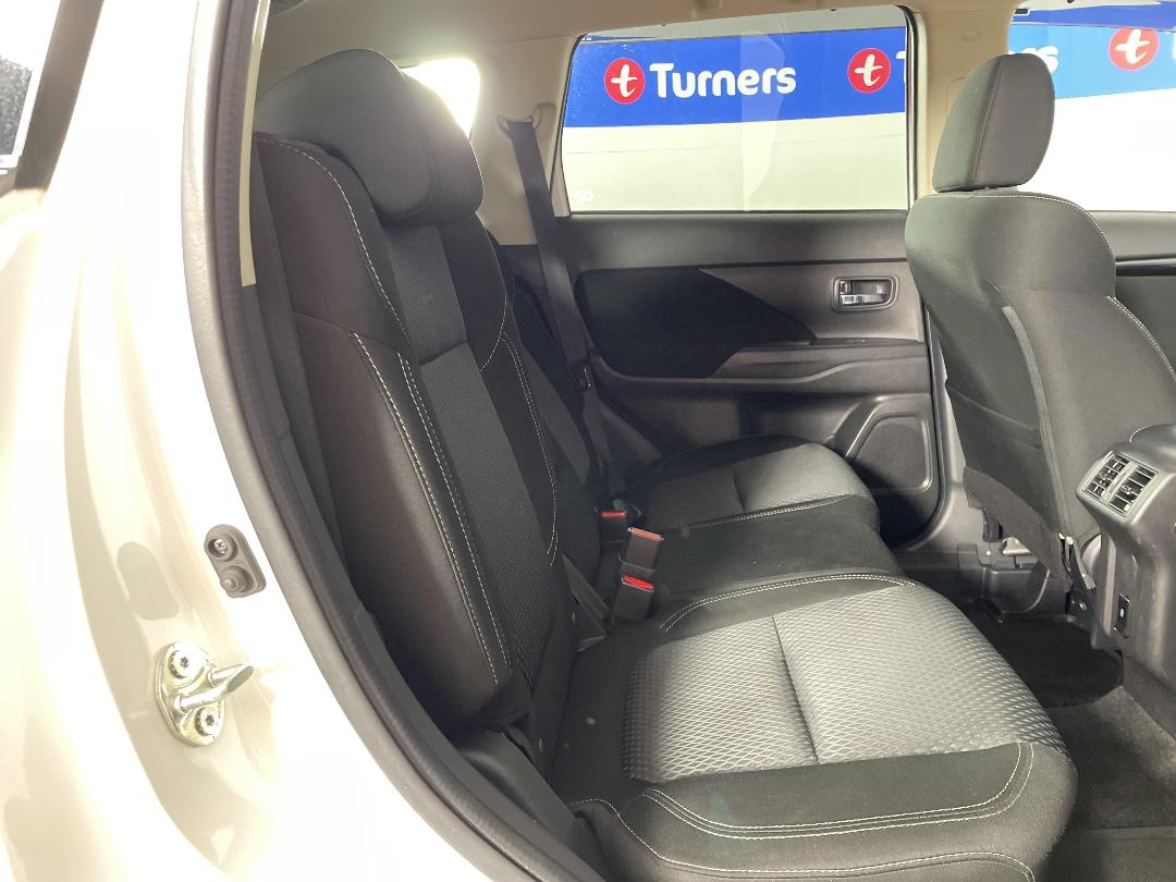 Photo '20' of Mitsubishi Outlander