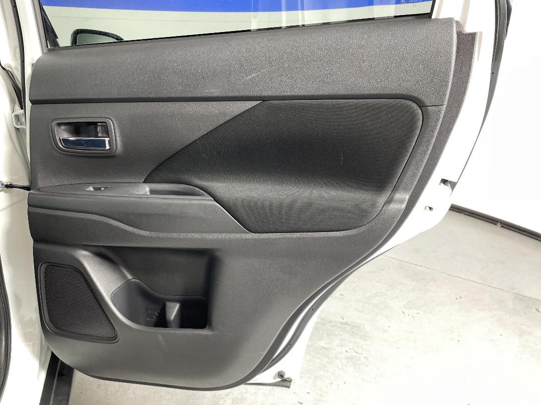 Photo '19' of Mitsubishi Outlander