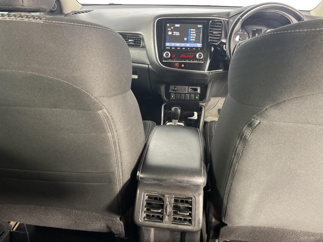 Photo '18' of Mitsubishi Outlander Photo '18' of Mitsubishi Outlander