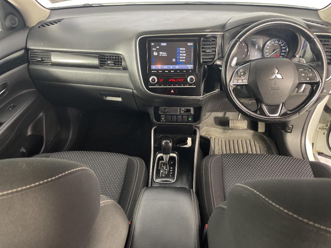 Photo '17' of Mitsubishi Outlander Photo '17' of Mitsubishi Outlander