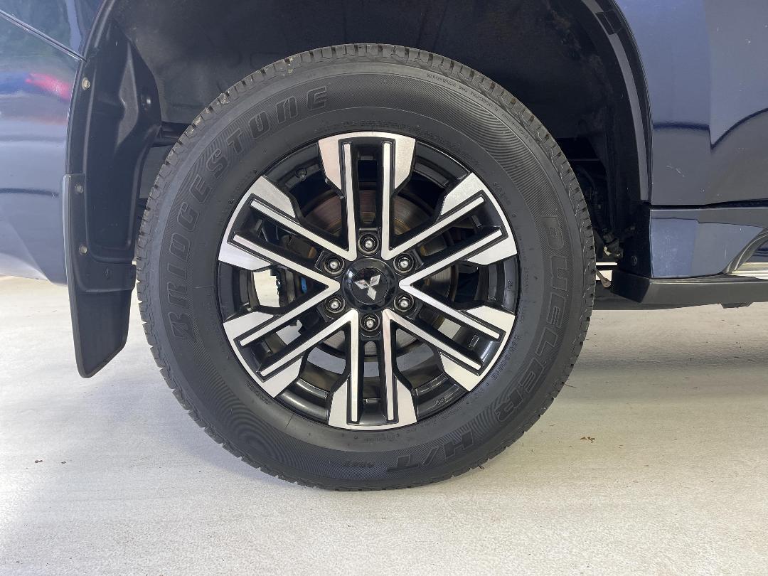 Photo '12' of Mitsubishi Pajero Sport