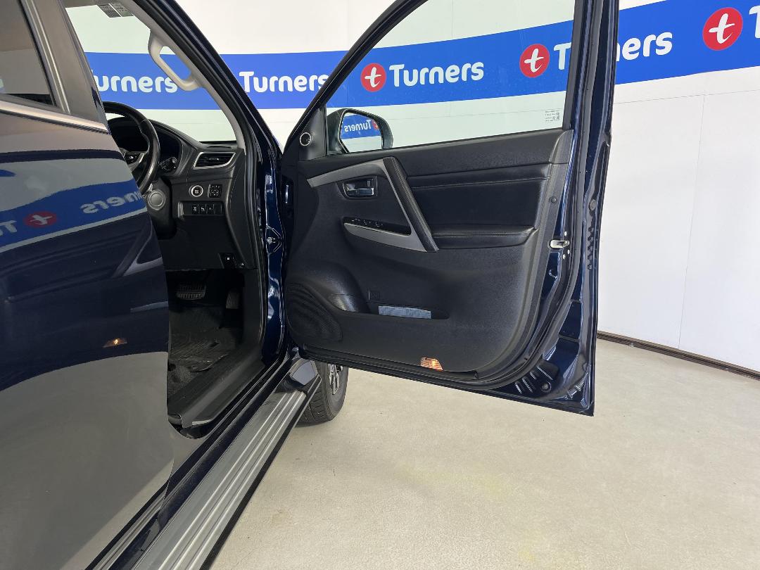 Photo '15' of Mitsubishi Pajero Sport