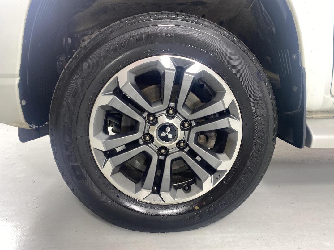 Photo '10' of Mitsubishi Triton