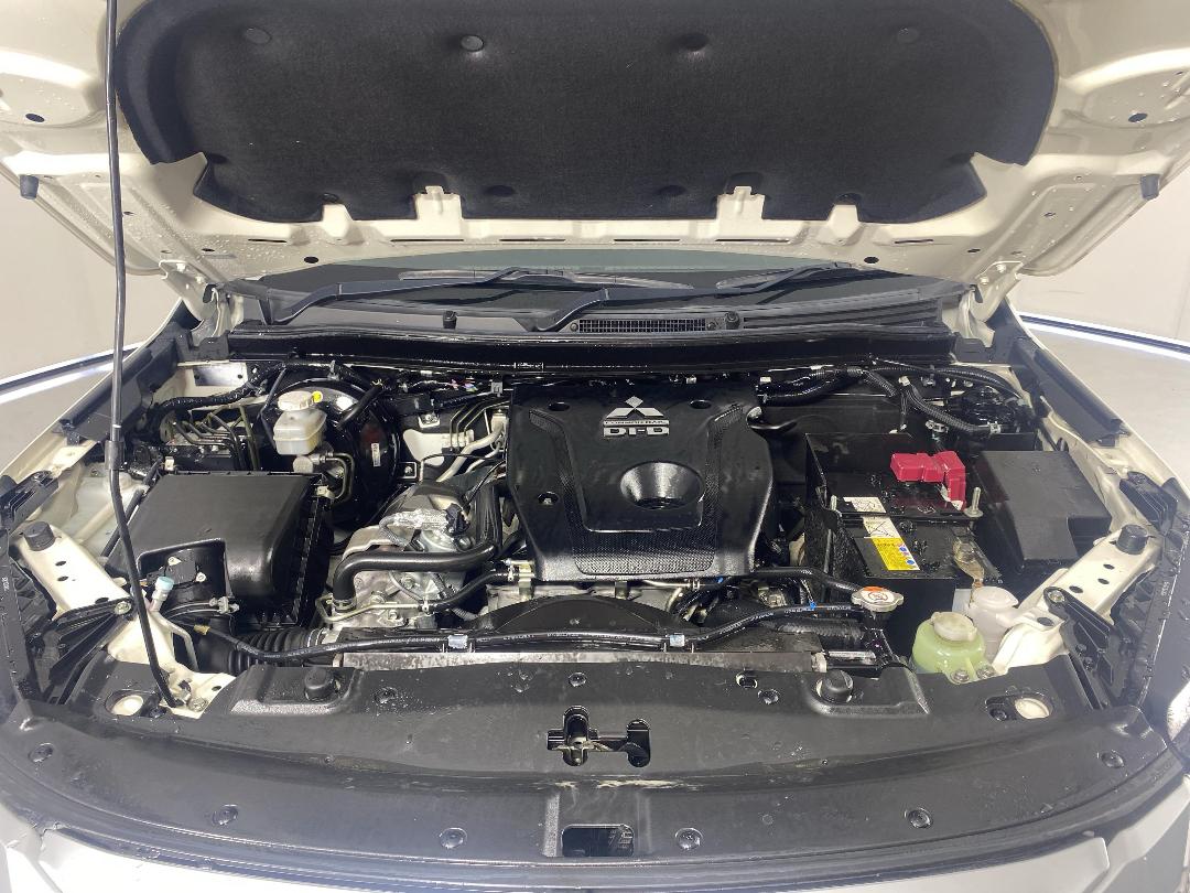 Photo '13' of Mitsubishi Triton