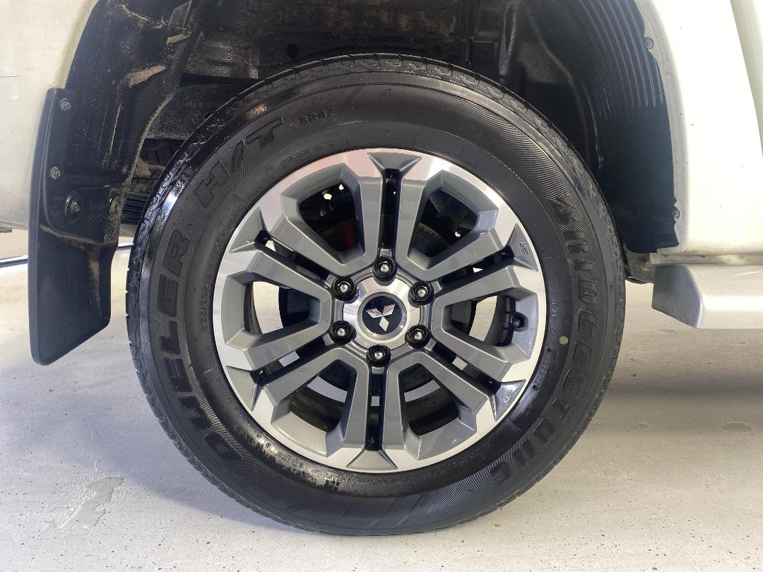 Photo '12' of Mitsubishi Triton